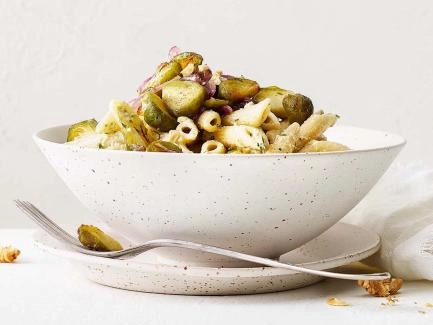 Pasta an Baumnusssauce mit Rosenkohl