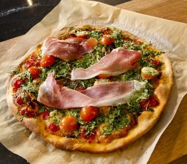 2011-03-pizza-mit-rucola-und-cherrytomaten