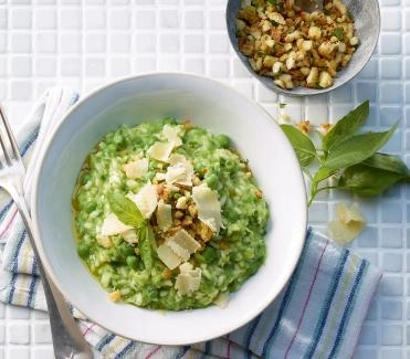 2016-06 erbsenrisotto-mit-basilikumbröseln